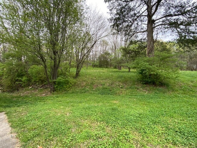 Building Photo - Spacious 3 Bedrooms Located in Hermitage /...