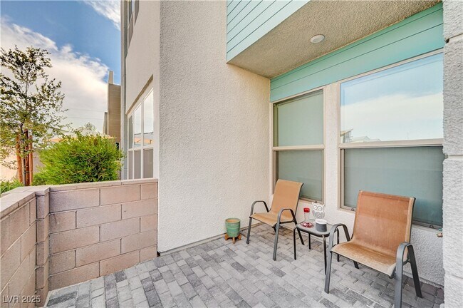 Building Photo - 9864 Kings Glen St