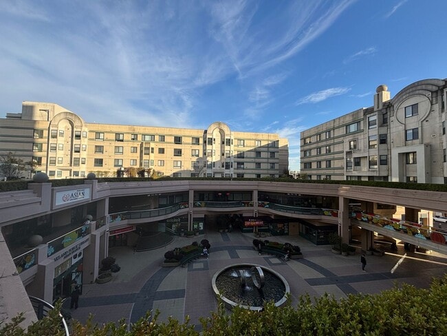 Building Photo - Well-Lit 1 Bedroom, 1 Bathroom Condo in Oa...