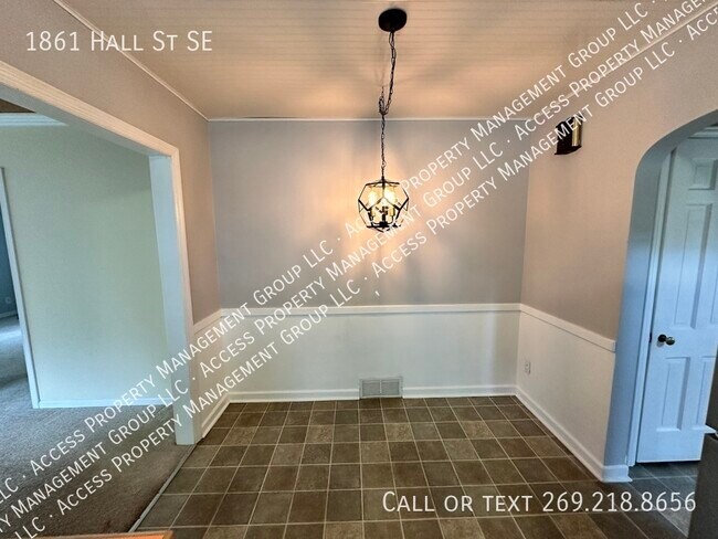 Building Photo - SE Side 3 Bedroom Home by East GR