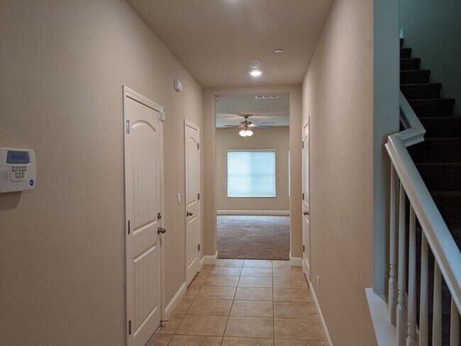 Building Photo - Newer construction home with open floor plan and nice upgrades. Clovis unified schools.