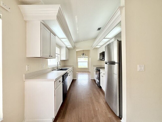 Building Photo - 27519 Sky Lake Cir