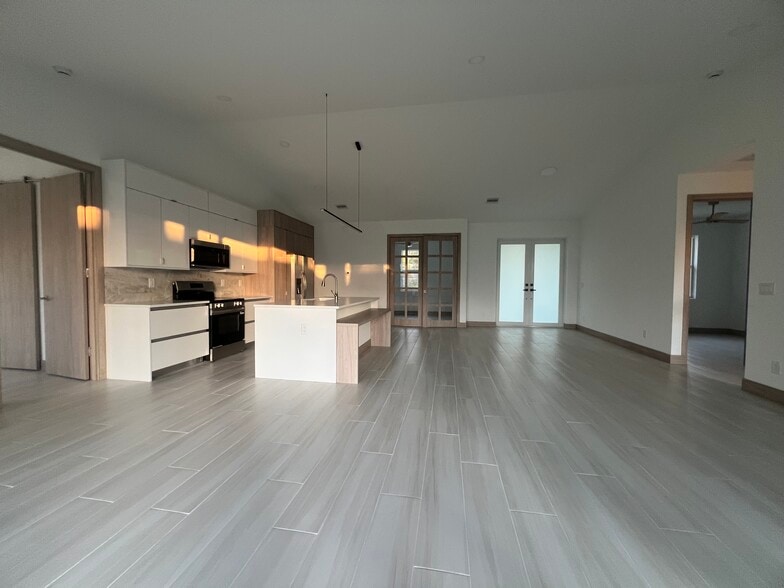 Building Photo - 4327 Kinlock St