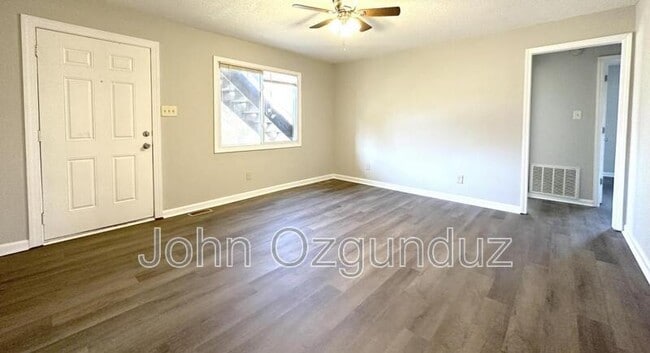 Building Photo - 813 S Blount St