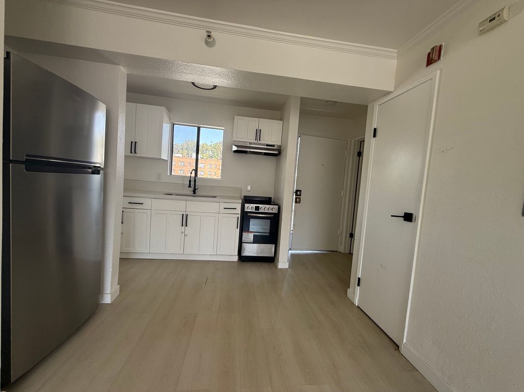 Building Photo - 1816 N Gramercy Pl
