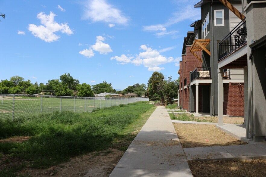 Building Photo - 7853 W 42nd Ave