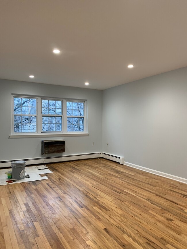 Building Photo - 229 E 237th St