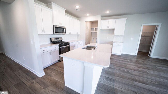 Building Photo - 1029 Killian St