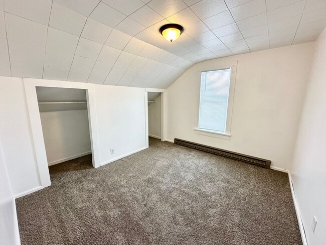 Building Photo - 610 S Pine St