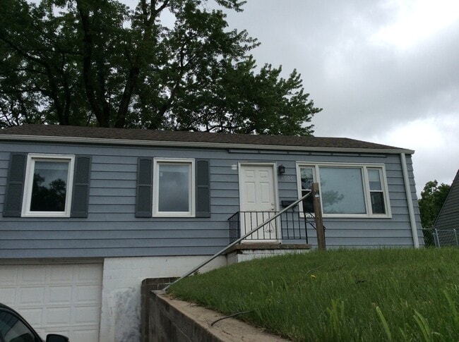 Premium Ralston Location! Cozy 3 Bedroom... - Premium Ralston Location!   Cozy 3 Bedroom...