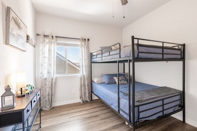 Building Photo - 840 Mineral Wells Ln