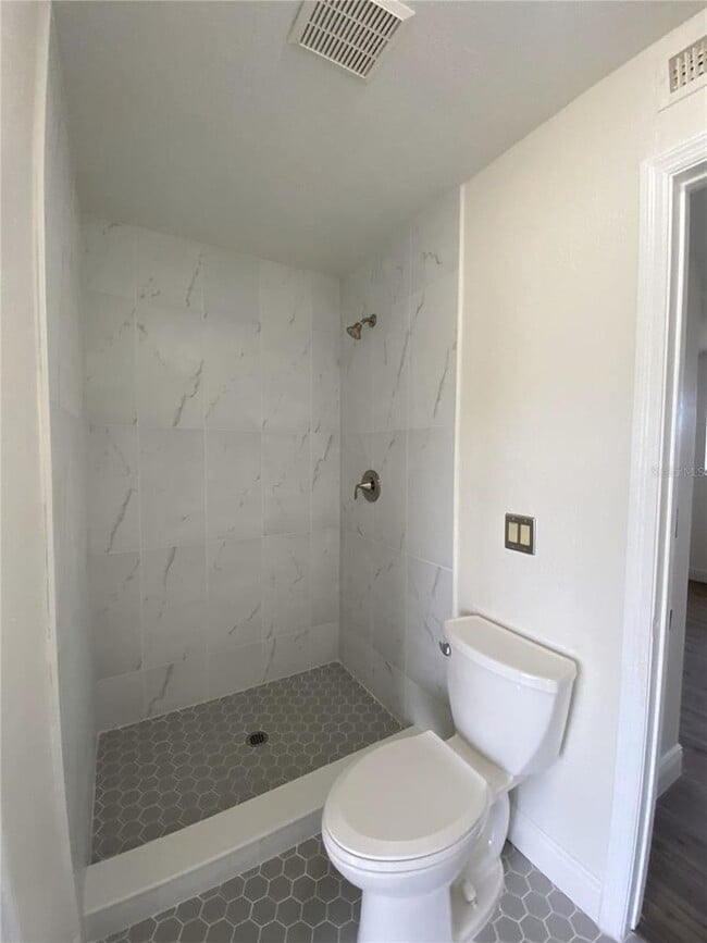 Building Photo - **FIRST MONTHS RENT FREE** Waterfront 3 Be...