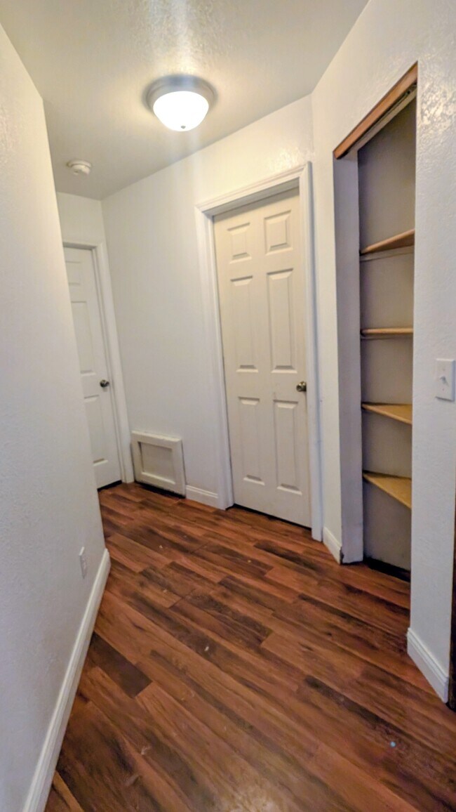 Building Photo - 1432 25th Ave