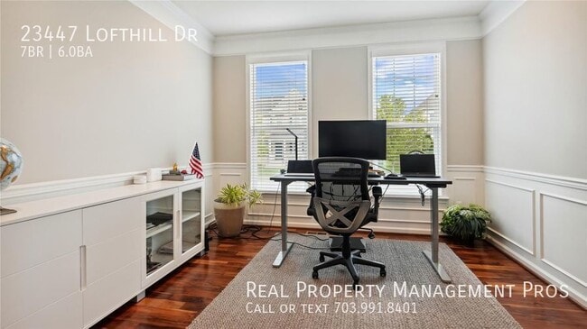 Building Photo - Beautifully Maintained 7 Bedroom 6 Bath Ho...