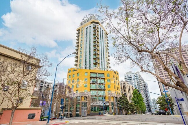 Building Photo - 801 Ash St