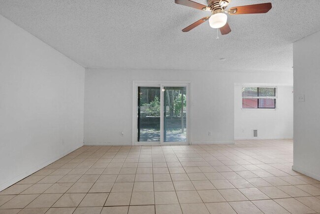 Building Photo - 5808 Spring Meadow Rd