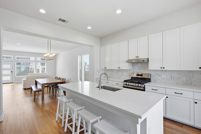 Building Photo - 3205 Forest Park Blvd