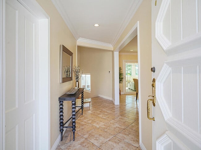 Building Photo - 4236 Ensenada Dr