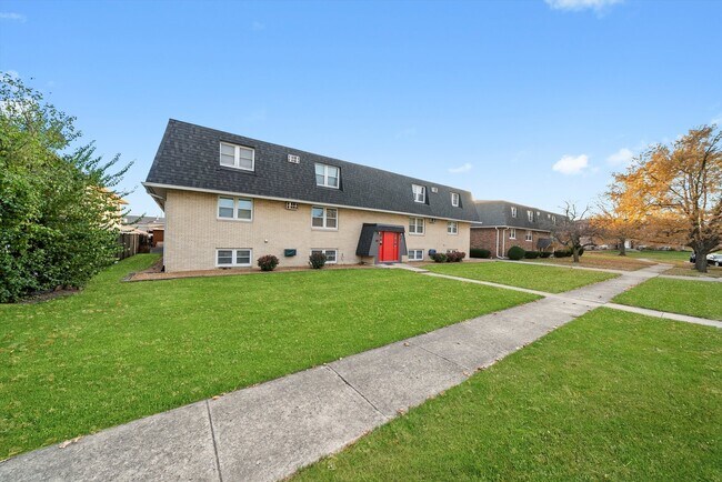 Building Photo - 609 E 3rd St