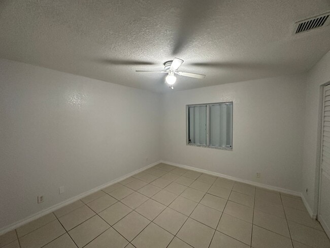 Building Photo - 2 Bedroom Duplex in the heart of Hollywood