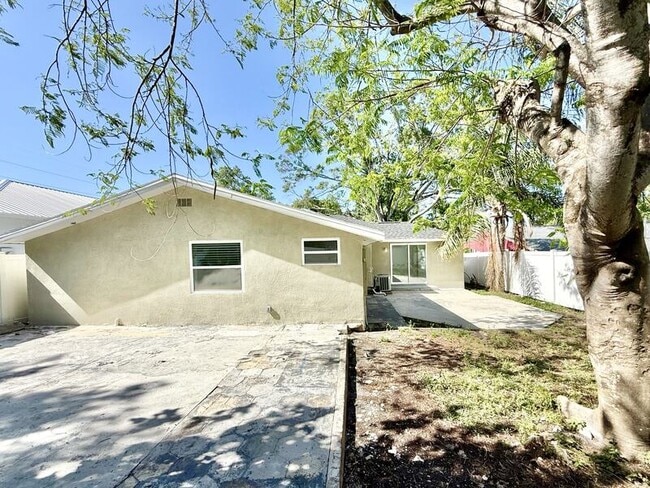 Building Photo - 2712 60th Ave N