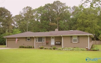 Building Photo - 4000 Garth Rd SE