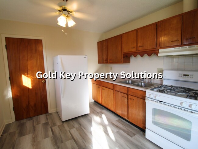 Building Photo - 818-820 Cossack Dr