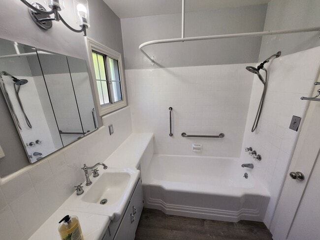 Building Photo - Charming 3-Bedroom Home in Altadena with L...