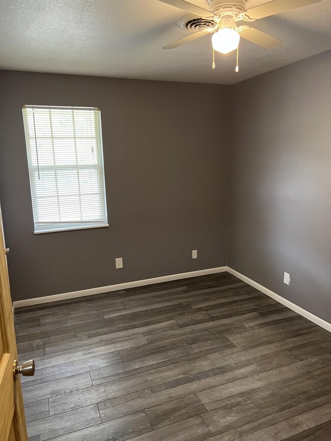 Building Photo - 2003 E Florida Ave