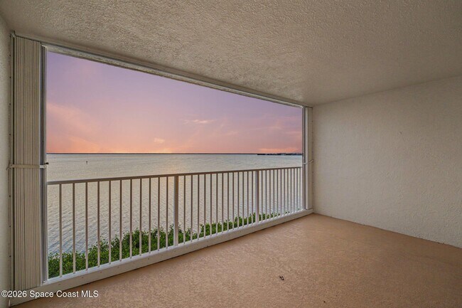 Building Photo - 7048 Sevilla Ct