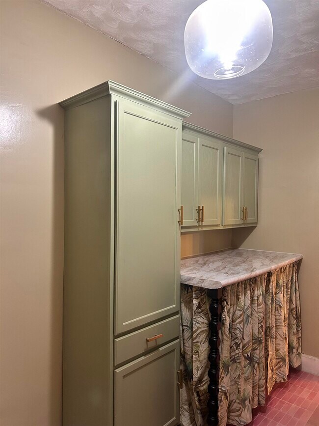 Building Photo - 1804 Foster Ave