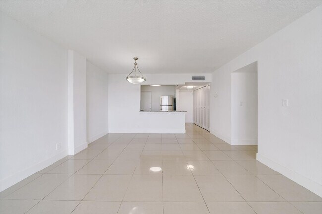 Building Photo - 9001 SW 77th Ave