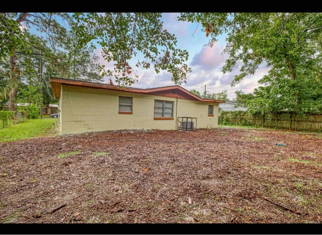 Building Photo - 2220 Eudine Dr W