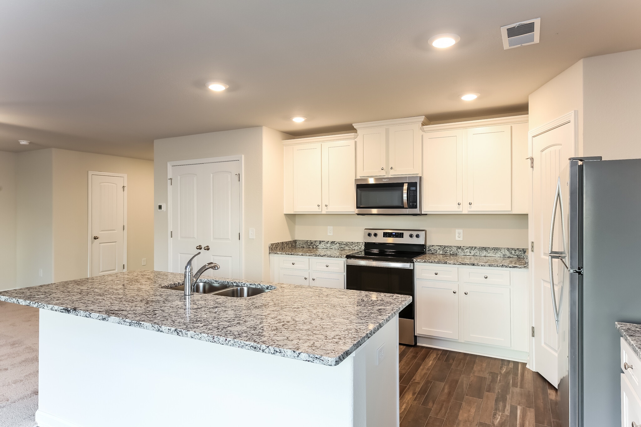 Building Photo - 2260 Southlea Dr