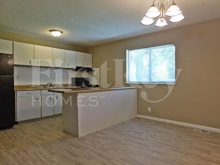 Building Photo - 2288 Kingsford Dr