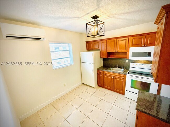 Building Photo - 47 NW 47th Ave