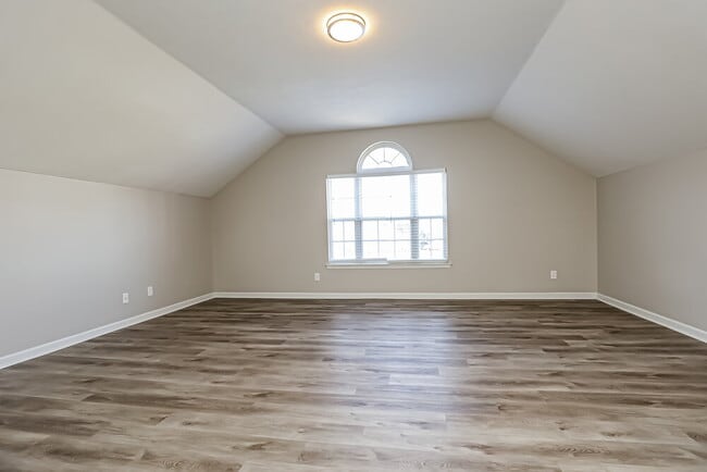 Building Photo - 136 S Birchwood Dr