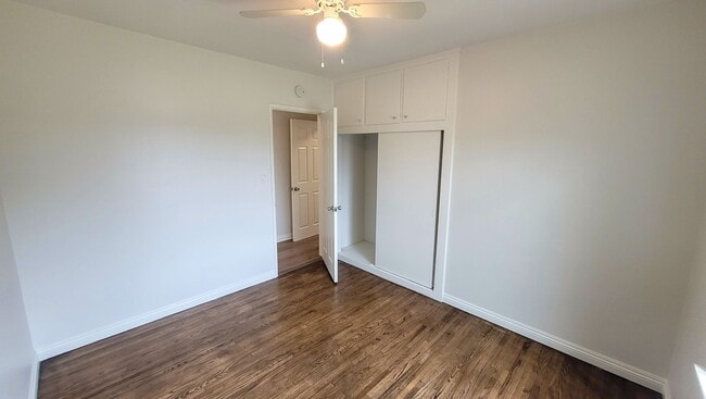 Building Photo - 3 Bed 2 Bath House Available Now!