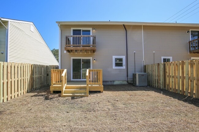 Building Photo - Updated Townhome w/GARAGE in BRANCHWOOD!