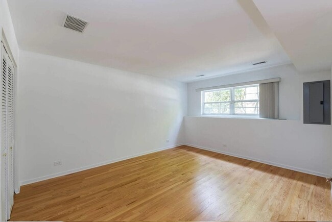 Building Photo - 852 S Insignia Ct