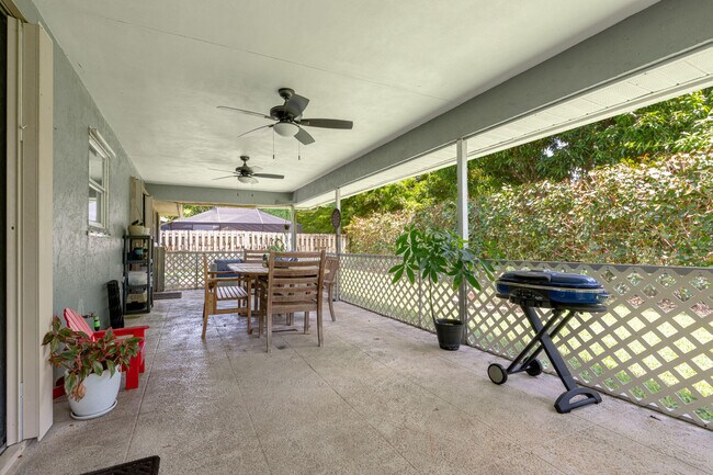Building Photo - 11729 Greenbriar Cir