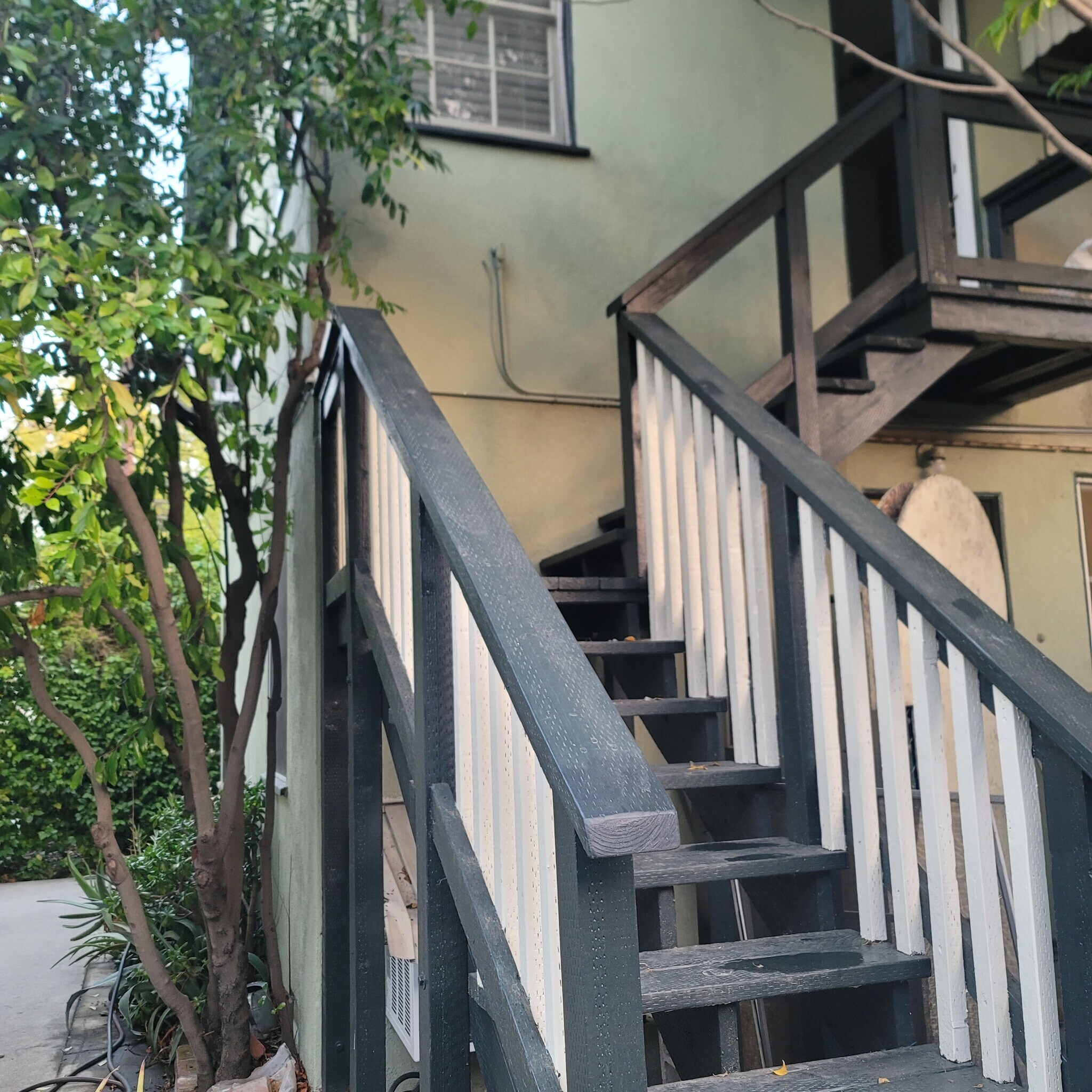 Building Photo - 5025 Cahuenga Blvd