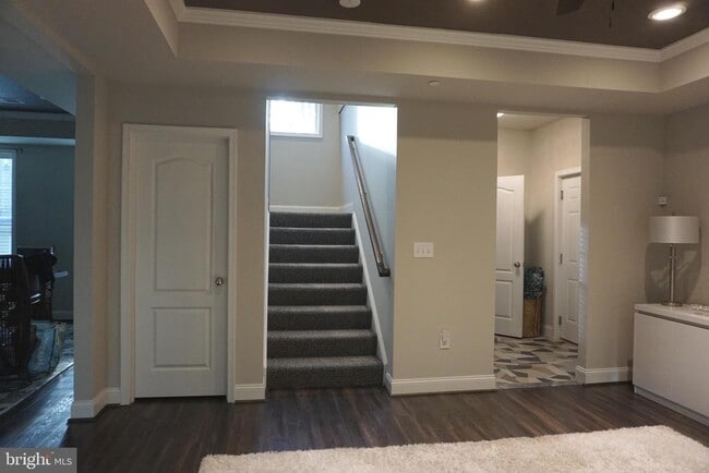 Building Photo - 208 Bryan Ave