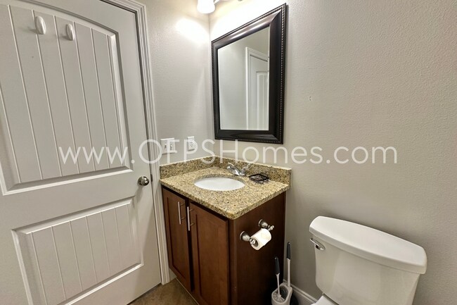 Building Photo - South Crestview 4/3 Available NOW!
