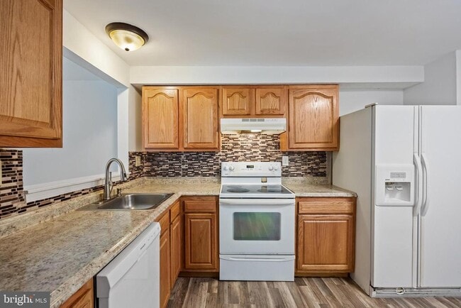 Building Photo - 2504 Greenwood Dr