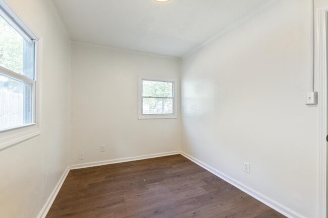 Building Photo - 2778 Grasmere Ave