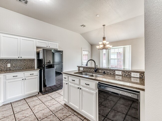 Building Photo - Charming home in North Edmond + Deer Creek Schools