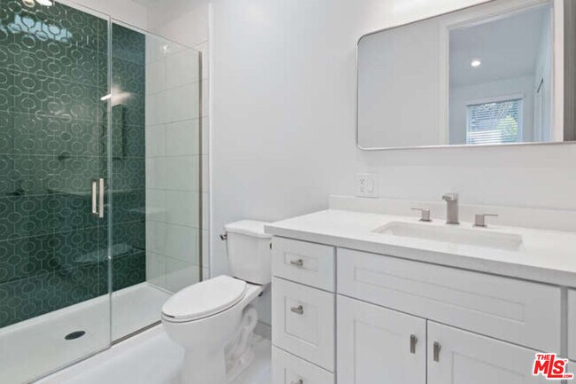 Building Photo - 15912 Vose St