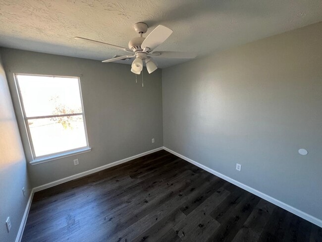 Building Photo - 19451 Nasworthy Dr