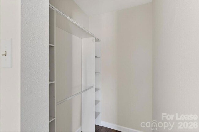 Building Photo - 458 Settlers Ridge Dr